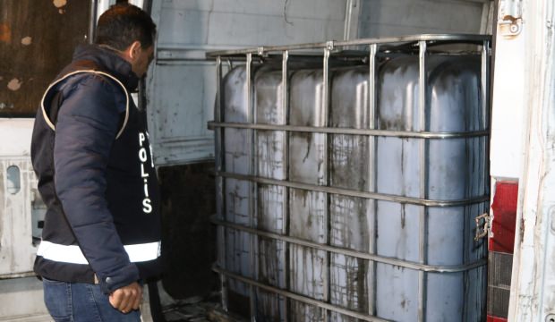 Polis uyuşturucu madde ararken kaçak akaryakıt yakaladı