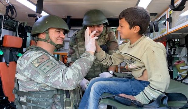 Resulayn'ın doğusunda insani yardımlar dağıtıldı