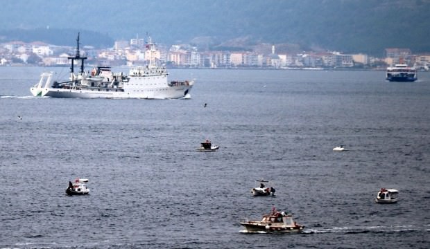 Rus askeri gemisi Çanakkale Boğazı'ndan geçti