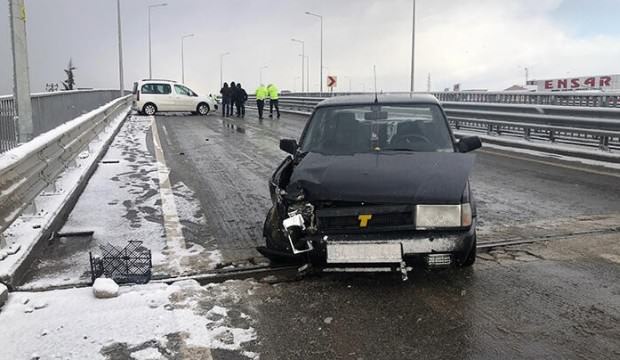 Sakarya'da buzlanma nedeniyle 9 araç birbirine girdi
