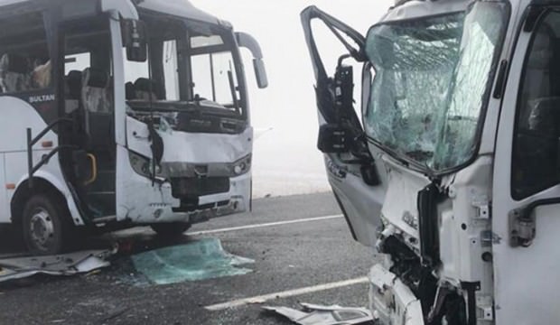 Sarıkamış’ta 6 araç birbirine girdi: 20 yaralı