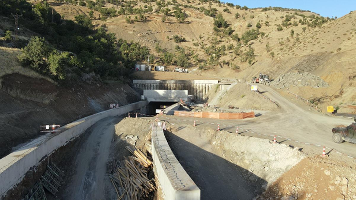 Sarp dağlar 12 tünelle aşılarak Şırnak ile Van birbirine bağlanacak