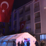 Şehidin Ankara'daki evi Türk bayraklarıyla donatıldı