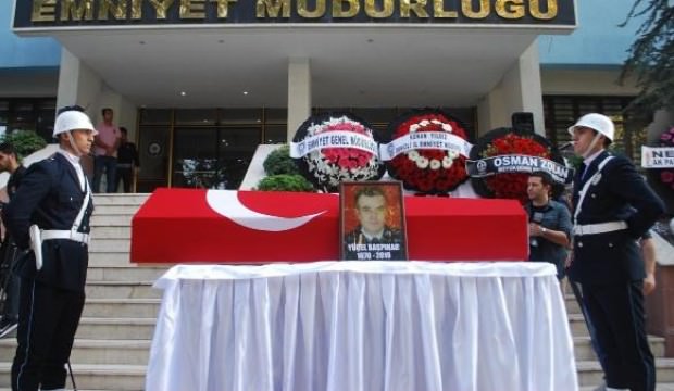 Şehit polisin cenazesi törenle memleketine uğurlandı