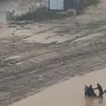 Sel sularına kapılan çocuğu vatandaşlar böyle kurtardı