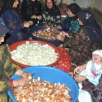 Sınırın anneleri Mehmetçik için gece boyu lahmacun hazırladı