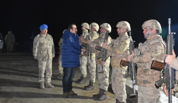Şırnak Valisi Pehlivan, yeni yılı Mehmetçik ile karşıladı