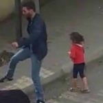 Sokak ortasında dayak yiyen kadın kocasının evine geri döndü