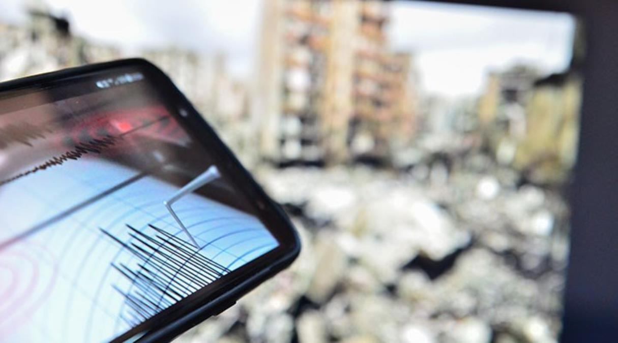 Son Dakika: Bingöl'ün Kiğı ilçesinde 5.2 büyüklüğünde deprem meydana geldi