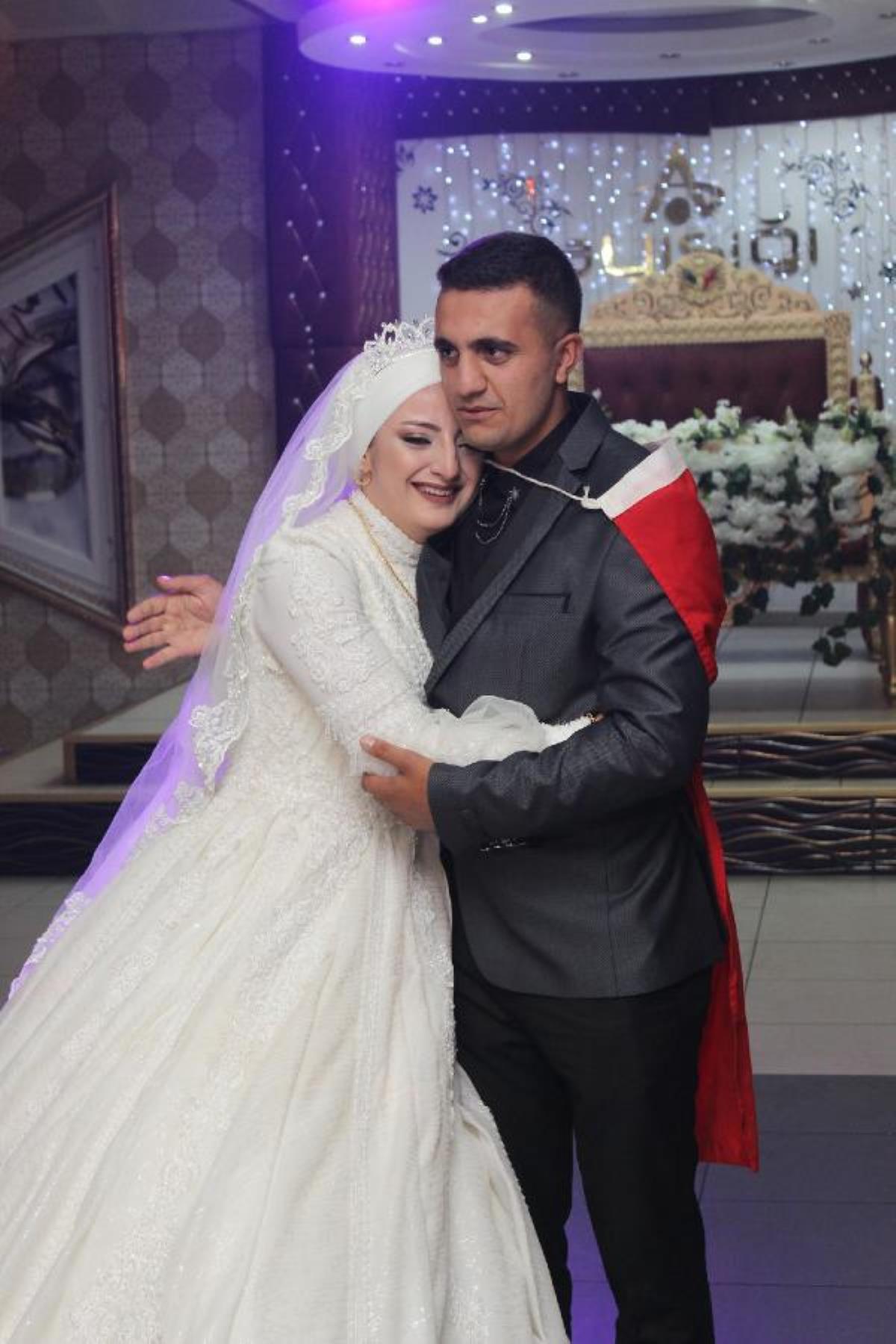 Son dakika haberi... Asker kardeşten ablaya düğün sürprizi: Gönderdiği mesaj okunurken salona girdi