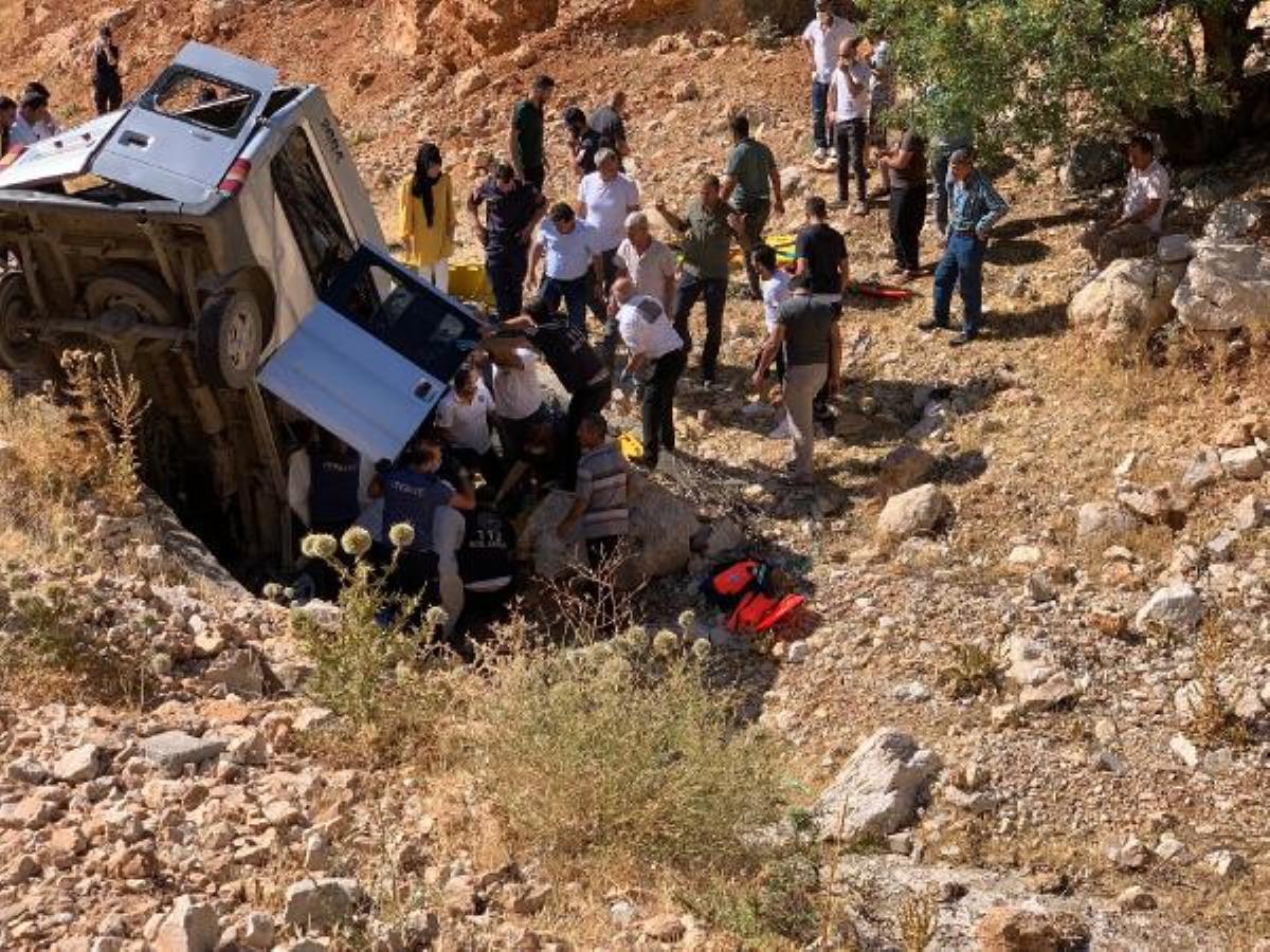 Son dakika haberleri! Minibüs menfeze yuvarlandı: 2 ölü, 5 yaralandı