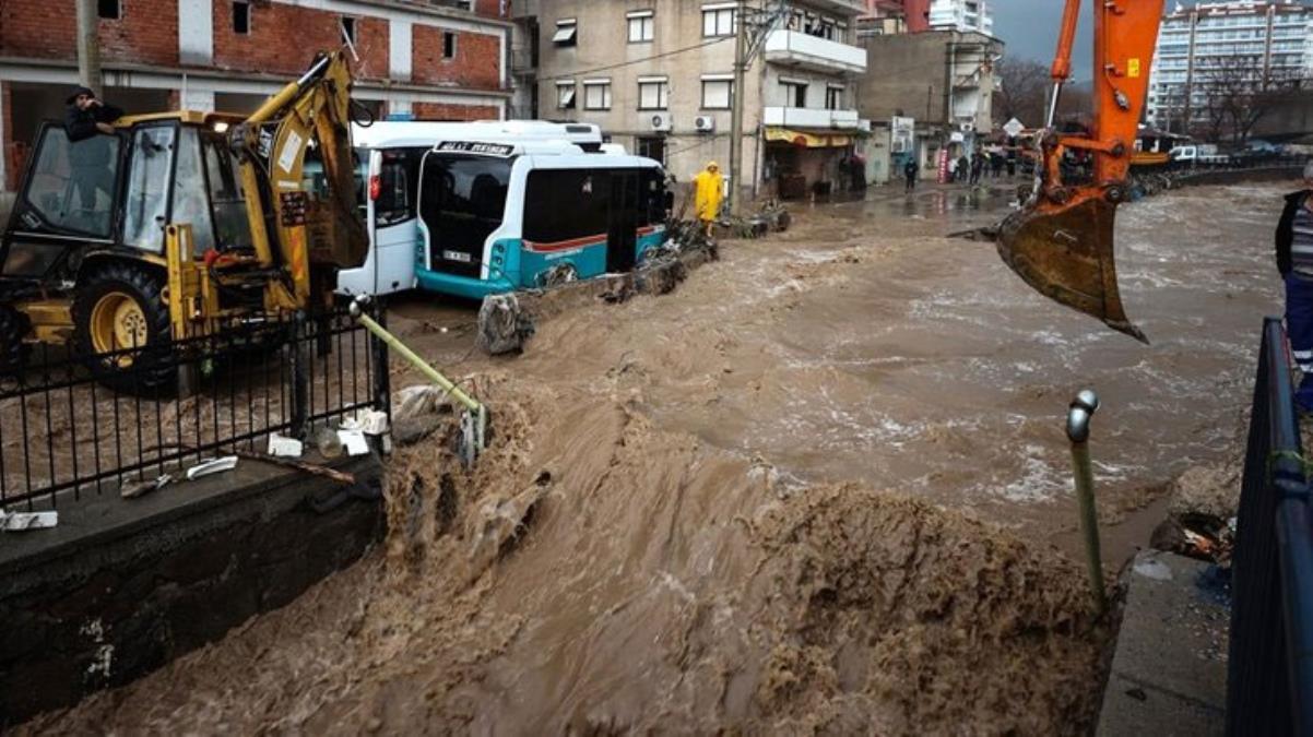 Son Dakika: İzmir'deki selde can kaybı! Menderes ilçesinde 1 kişi hayatını kaybetti