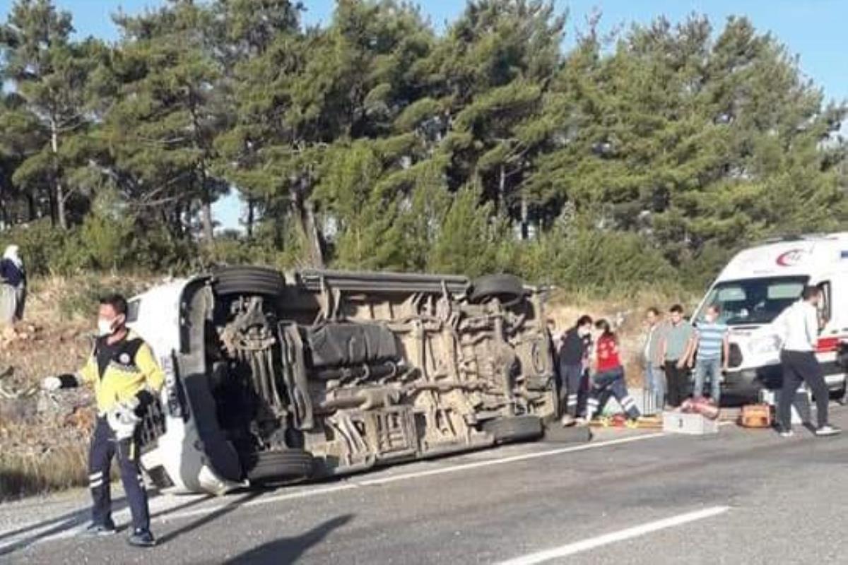 Son Dakika Muğla’da turistleri taşıyan otobüs ile öğrenci servisi çarpıştı: Ölü ve yaralılar var