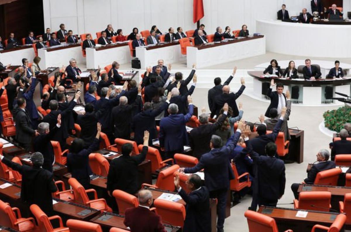 Son dakika: Muhalefetin oylarıyla reddedilen güvenlik soruşturması teklifi, AK Parti'nin itirazı üzerine Meclis'te tekrar oylanacak