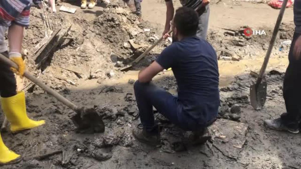 Son dakika: Selzede gençten örnek davranış: Fazla ödenen 750 bin lirayı iade etti