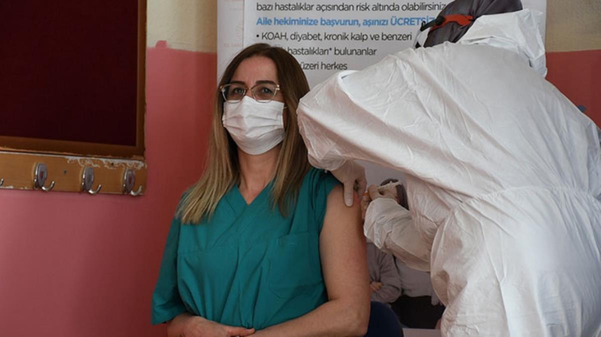 Son Dakika: Tüm öğretmen ve eğitim çalışanlarının koronavirüs aşı randevuları açıldı