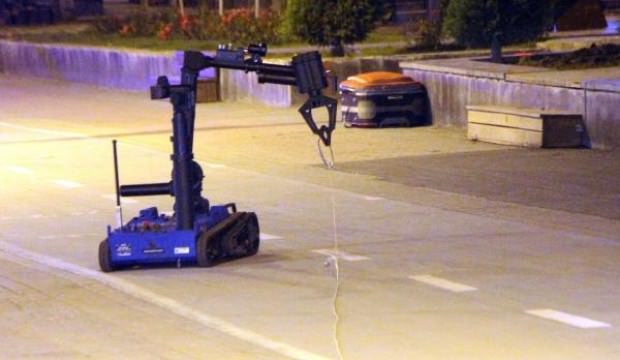 Şüpheli valiz, bomba imha robotu ile patlatıldı