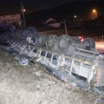 Takla atan tırın sürücüsü kazadan yara almadan kurutuldu
