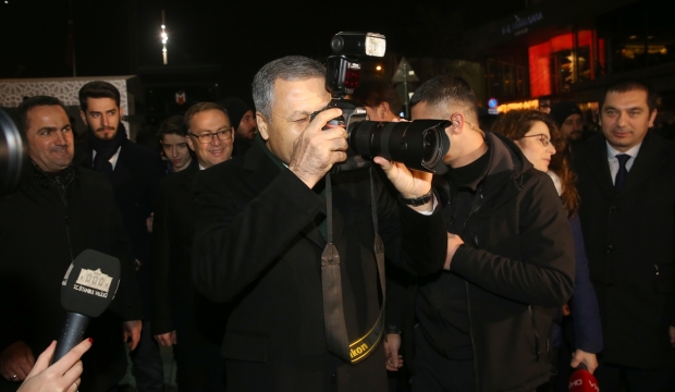 Taksim'de gazeteciler poz verdi Vali Yerlikaya çekti