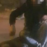 Tam o an! Önce yakaladı, sonra üstüne oturdu