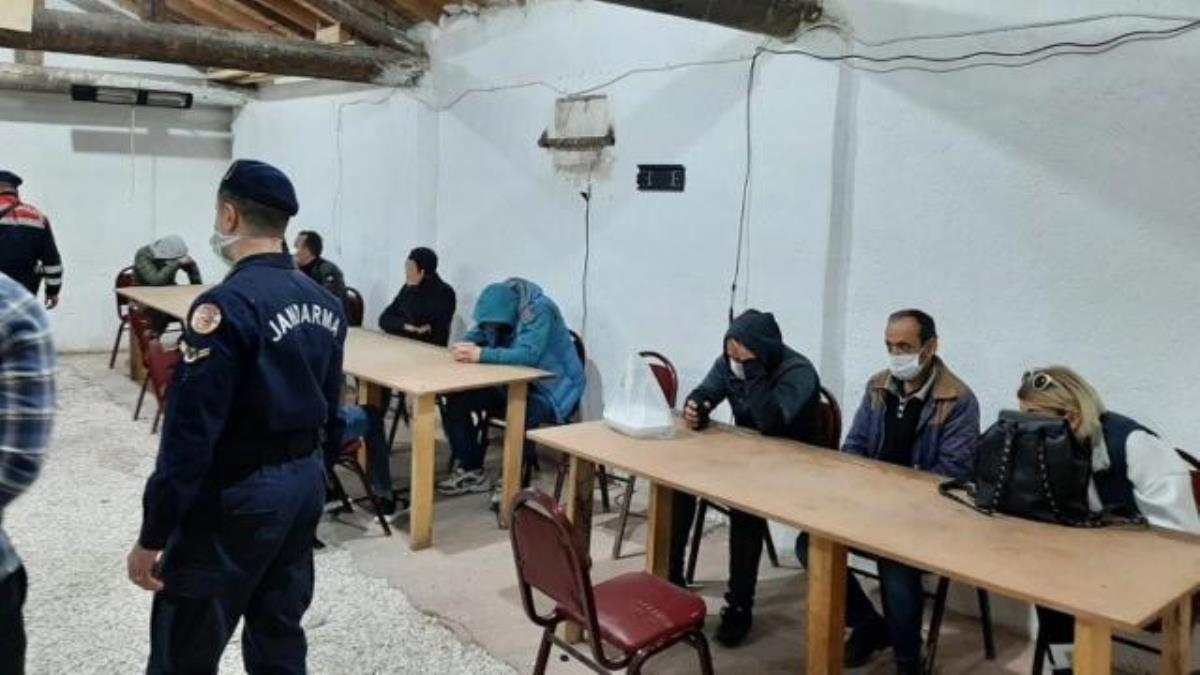 Tavuk çiftliğine kumar baskını: 28 kişiye binlerce lira ceza kesildi