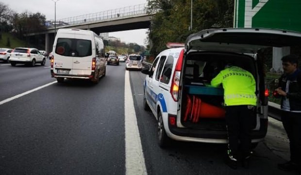 TEM'de kaza! 2 polis yaralandı
