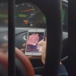 Tepki çeken görüntü! Direksiyon başında video izledi