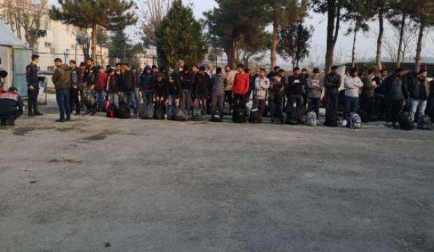 TIR'ın dorsesinde 117 kaçak göçmen yakalandı
