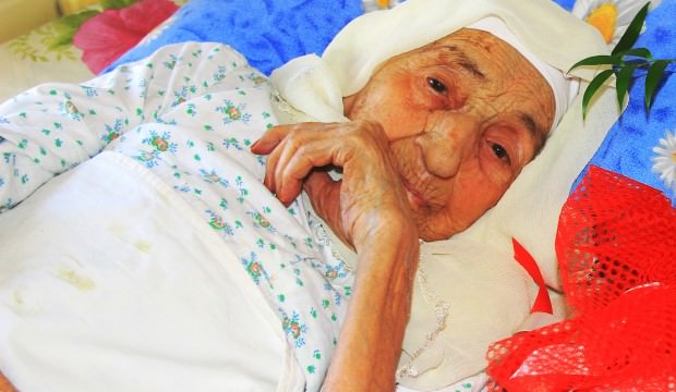 Türkiye’nin en yaşlı insanı Ayşe Uçar nine öldü