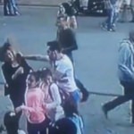 Ümraniye'de yanındaki kadını döven kişiye dayak kamerada