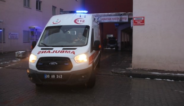 Üs bölgesine kaya düştü: 3 asker yaralandı