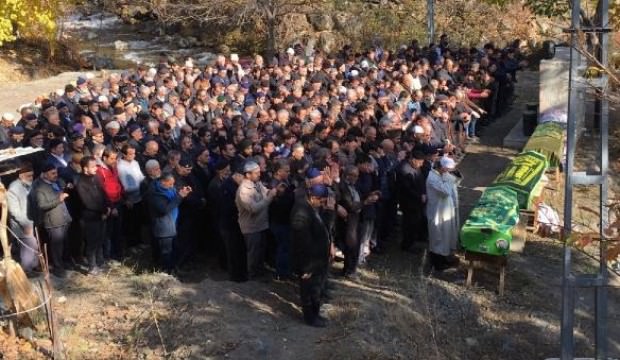 Yangında ölen hala ve yeğenlerine acı veda