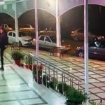 Yaşlı adama cami çıkışı tekme tokat kiracı dayağı