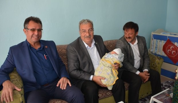 Yeni doğan bebeğe Devlet Bahçeli’nin ismini verdiler