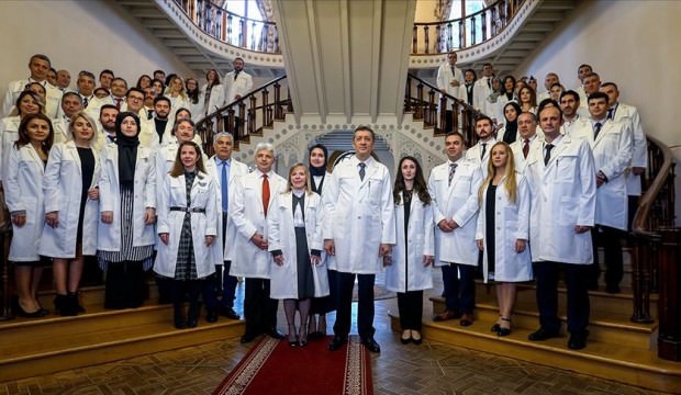Yeni tasarlanan öğretmen önlüklerinin tanıtımı yapıldı