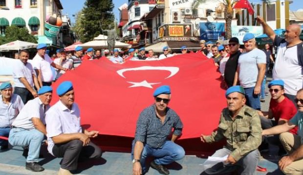 Yıllar sonra 'Komando Marşı' okudular