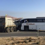 Yolcu otobüsü TIR'la çarpıştı! Çok sayıda ölü ve yaralı