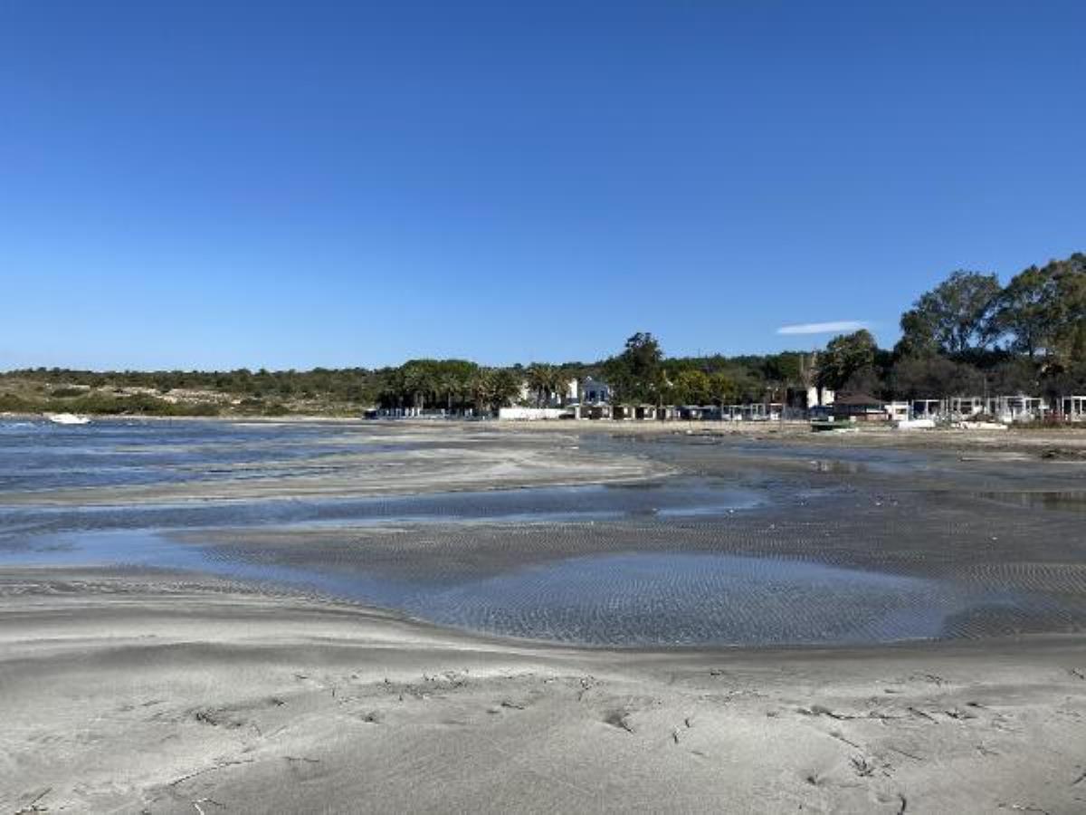 Yunanistan'daki 6.2'lik depremin ardından İzmir'de deniz çekildi, tekneler karaya oturdu