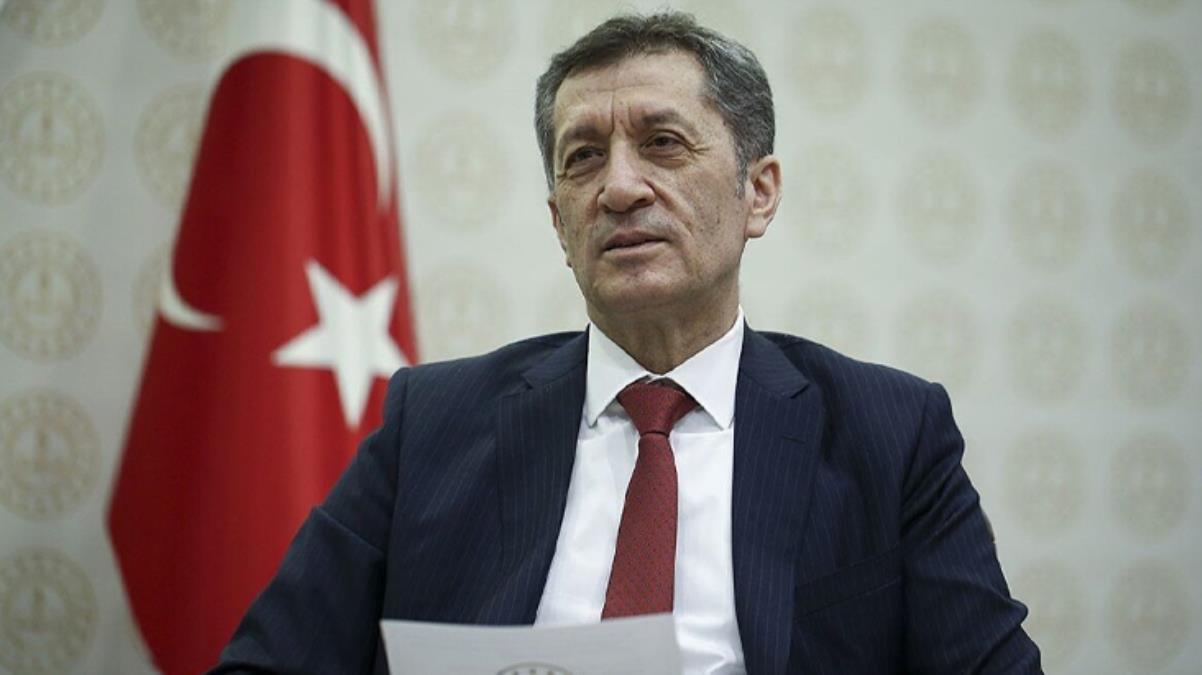 Ziya Selçuk'un Milli Eğitim Bakanlığı görevinden istifa etmesi sosyal medyada gündem oldu